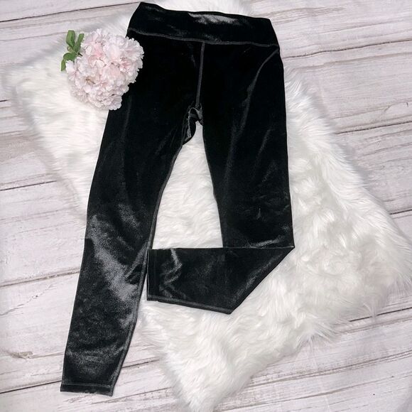 PINK
ULTIMATE BLACK SHINE HIGH-WAIST LEGGINGS - Picture 2 of 11